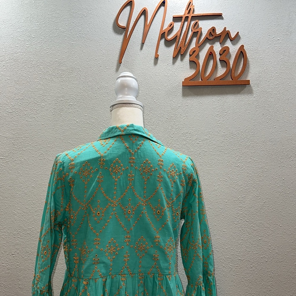 NWT gorgeous, eyelet, midi dress, eyelet lace v-collar three-quarter sleeve - Picture 5 of 7